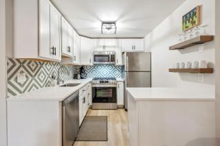 Elegant 3BR with Fireplace & Shuttle to Slopes - 8