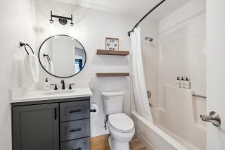Elegant 3BR with Fireplace & Shuttle to Slopes - 1