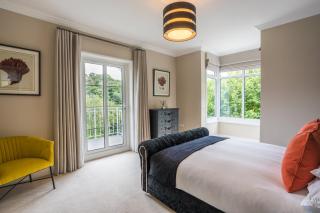 Homefield, Luxury 5-Bed Villa in Kingswear, Devon - 3