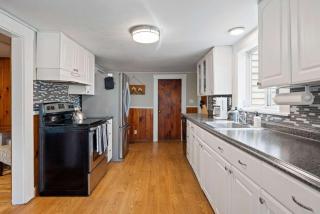 4BR Lakeside Retreat 4 Minutes from Okemo - 2