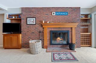Ski-In ski-Out at Okemo 3BR Ledgewood with Fireplace - 5