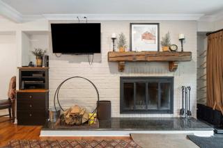 Inviting Ski-In Ski-Out Condo at Okemo Hot Tub - 8