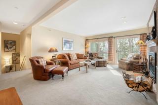 3BR plus Den Mountain Getaway Steps from the Slopes - 8