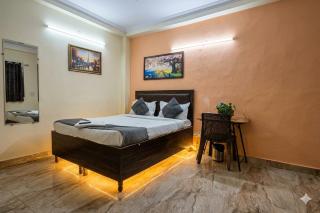 Hotel South Embassy 2 Min Walk From Durgabai Deshmukh South Campus Metro Station - 1
