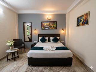 Hotel South Embassy 2 Min Walk From Durgabai Deshmukh South Campus Metro Station - 1