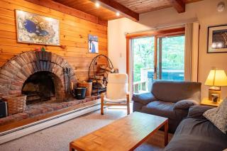 Charming Okemo Home Hot Tub Fireplace Sleeps 9 - 0