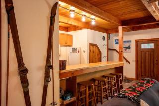Charming Okemo Home Hot Tub Fireplace Sleeps 9 - 4