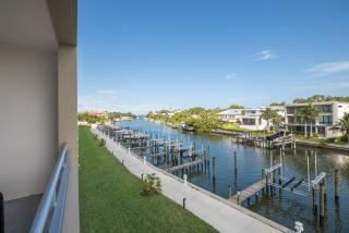 Stunning Water View Kayaks Resort Pool Sarasota - 4