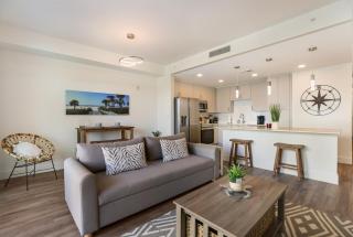 Downtown Oasis Poolside Condo Patio Gym - 4