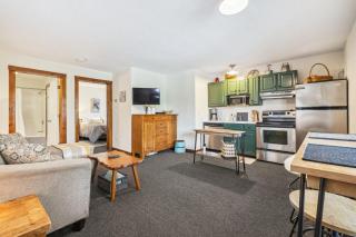 Quaint 1BR Getaway 2 Minutes to Okemo Mountain - 8