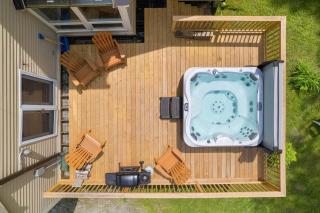 5BR Chalet with Hot Tub Game Room & EV Charger - 9