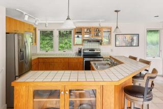 5BR Chalet with Hot Tub Game Room & EV Charger - 8