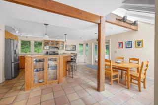 5BR Chalet with Hot Tub Game Room & EV Charger - 4
