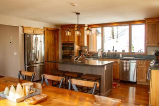Mountainside 5BR Ski-In Ski-Out Okemo Retreat - 9