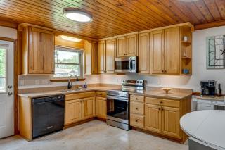 Mary Esther Family Home, 9 Mi to Navarre Beach! - 3