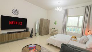 Exquisite Studio With Creek Front View Included Pool & Gym - 3