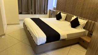 Hotel 9 Square Rajkot - Near Synergy Hospital - 4