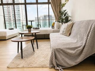 -Lake View- Mount Austin IKEA Toppen 10 mins - A110 - 1