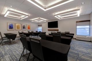 Holiday Inn Express & Suites Central Omaha by IHG - 4