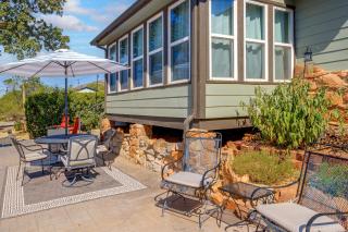 1/2 Mi to Lake Lawtonka: Mtn-View Haven! - 0