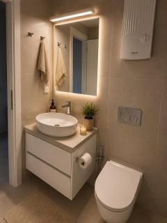 Boutique Apartment 5 min walk to Beach - 5