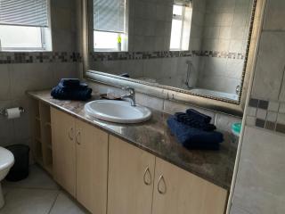 Hill Top Guesthouse - 1