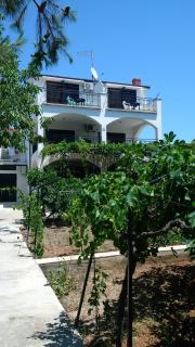 Apartments Brodarica Beach With Balcony Seaview - Brodarica - 9