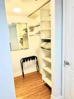 1Bd Apt with Free Parking and Amazing View - 1