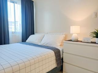 Centropolis Communities Room with Washer, Pool Access and Free Parking - 2