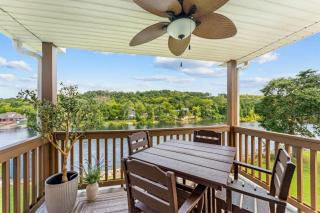 Peaceful Lakeview Escape - For 6 - 7