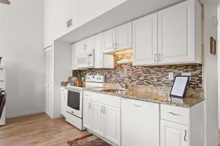 Peaceful Lakeview Escape - For 6 - 8
