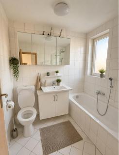 Modern Berlin Home near Messe Berlin & Olympic Stadium - 4