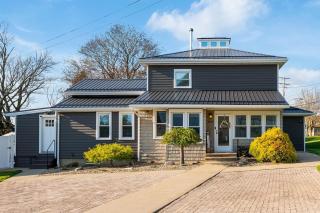 1875 Home, Curated Luxury Centrally Located - 4