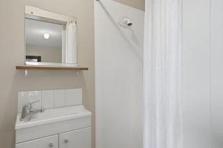 Unfurnished with your own access - 4