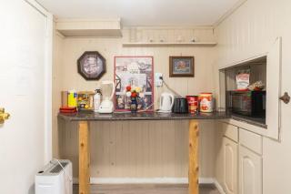 Belleville Family Suite - 8