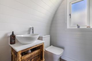 Luxury Glamping Pod That Sleeps 4 Guests - 8