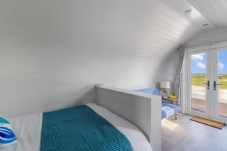 Luxury Glamping Pod That Sleeps 4 Guests - 7
