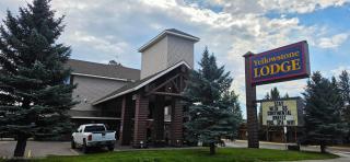 Yellowstone Lodge - 9