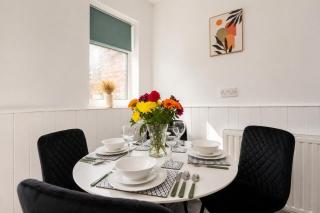Contractor-Friendly 3-Bed Home in Darlington - 6
