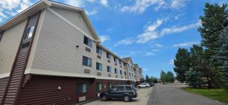 Yellowstone Lodge - 3