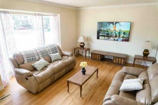 Spacious 6BR Home 4 Mins to Downtown - 9