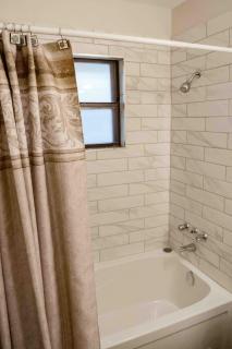 Spacious 6BR Home 4 Mins to Downtown - 2