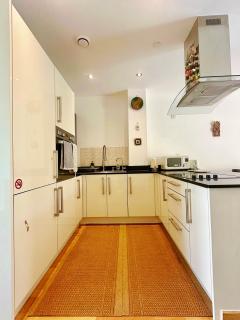 Luxury 2-Bedroom Semi-Detached House Near Cambridge Station with 2 Free Parking Spaces, Private Garden, 264 Mbps WiFi - 3