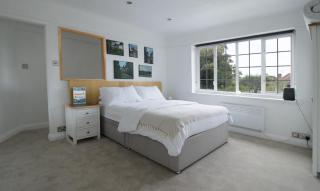 One-Bedroom flat in Cheam Village - Cheam - 0