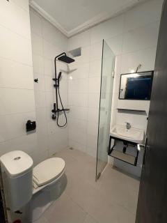 Modern, quiet, and secure apartment - 6