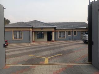 paramount guest house - 1