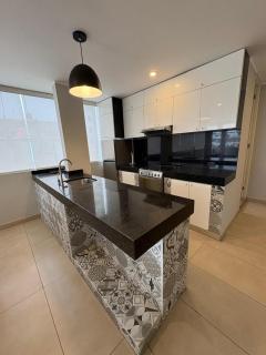 Modern 3-Level Apartment with Rooftop & BBQ - 5