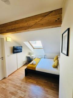 Charming compact studio - 3