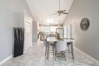 HoustonGem with a Dreamy Pool & Jacuzzi includes Wifi with 6beds - 9