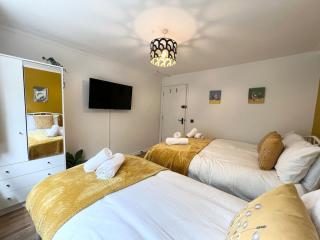7 Bed Home in Runcorn Perfect for Corporate Stays - 8